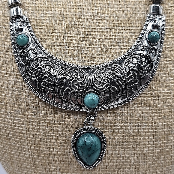 Silvetone Southwest Style Necklace - Picture 3 of 5